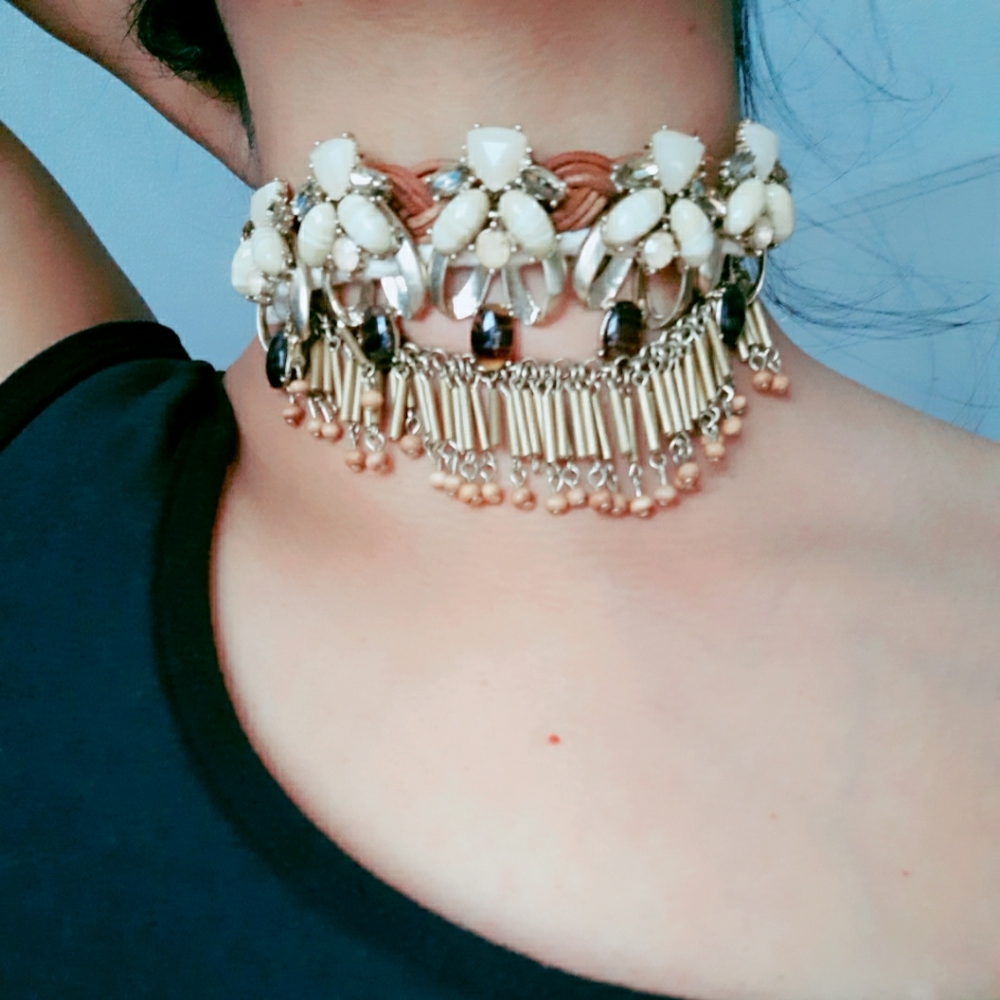 {  F P } •Collar Choker•